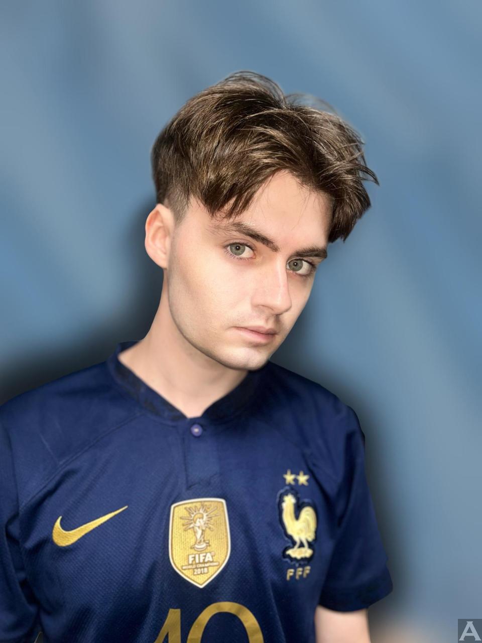 京外国人モデル事務所アクアモデル所属の白人モデルのマル