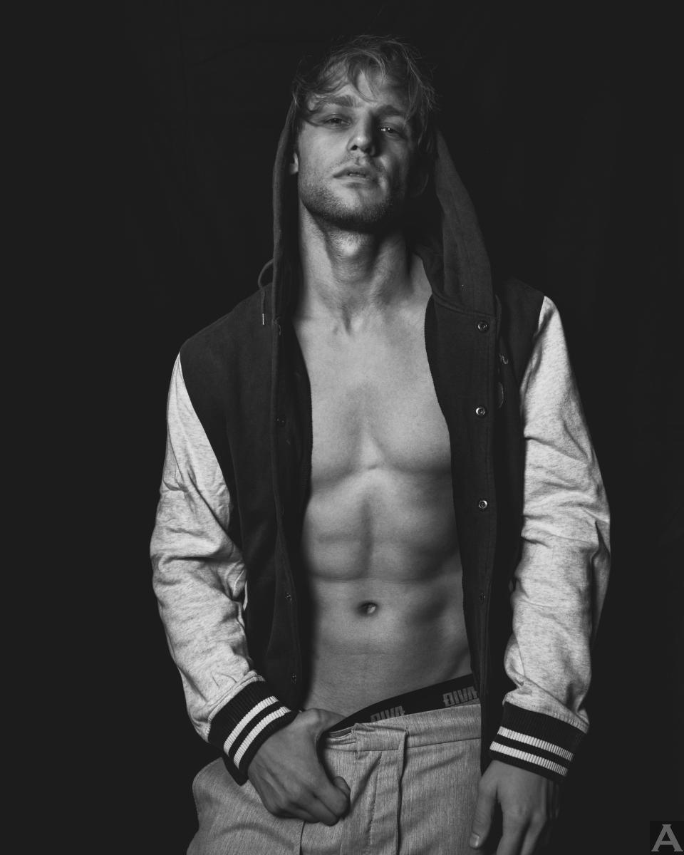 東京外国人モデル事務アクアモデルの白人モデルニヒ