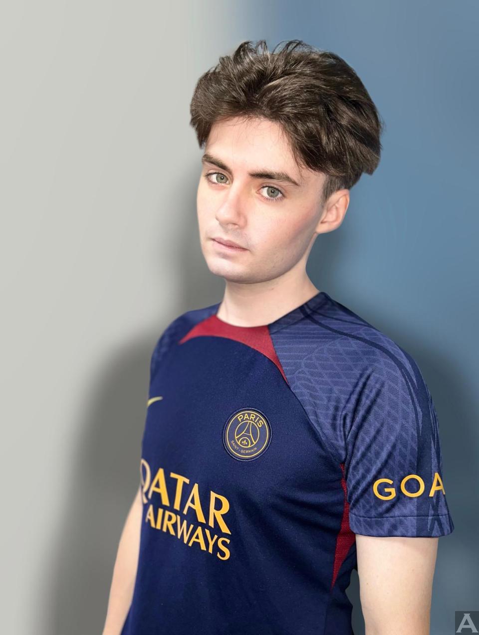 東京外国人モデル事務所アクアモデル所属の白人モデルのマル