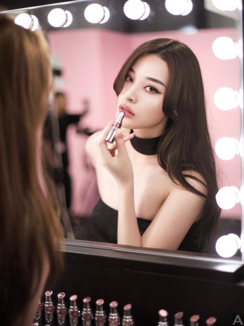 東京外国人モデル事務所アクアモデル所属のハーフモデルのレイナ