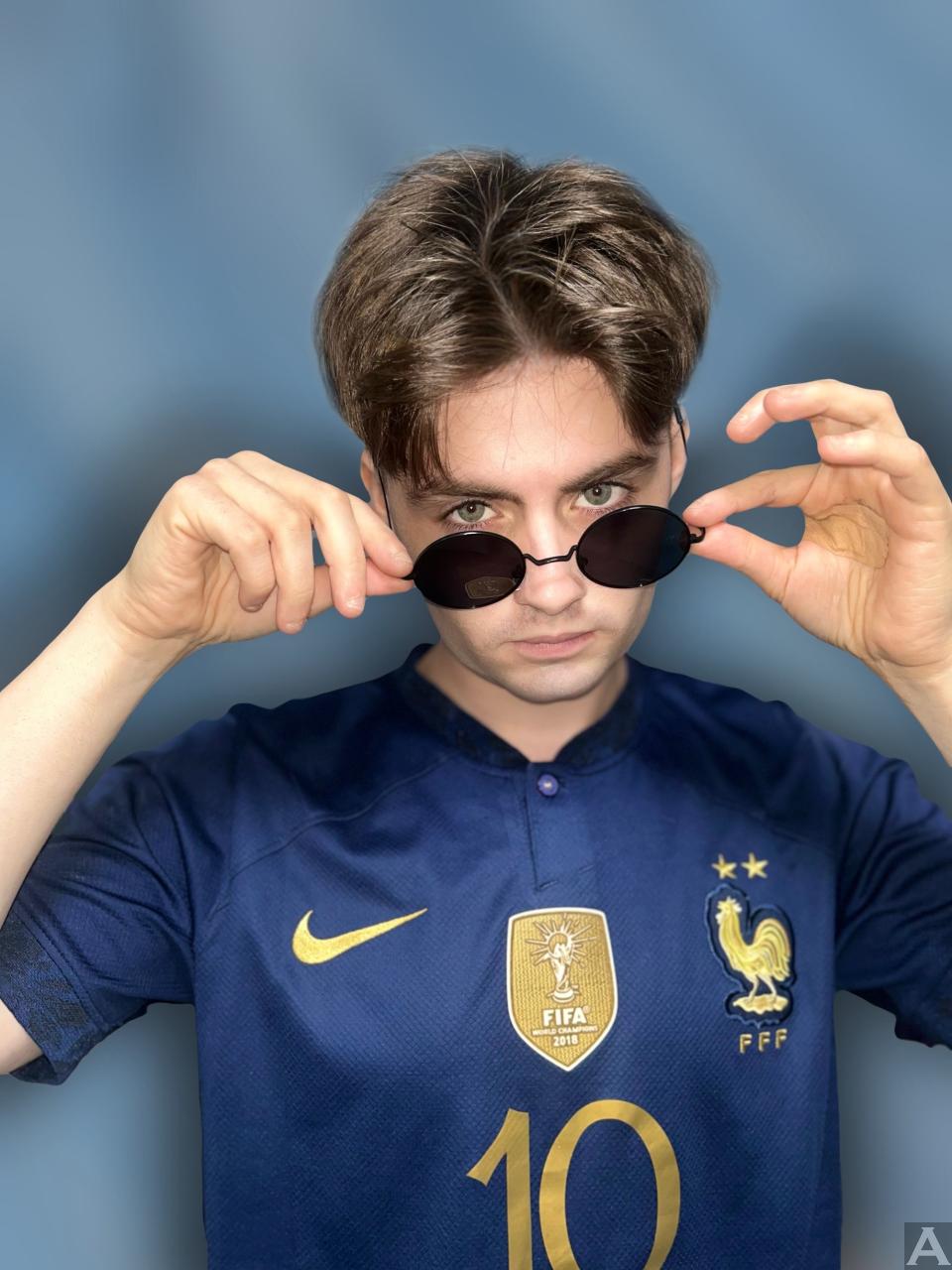 京外国人モデル事務所アクアモデル所属の白人モデルのマル