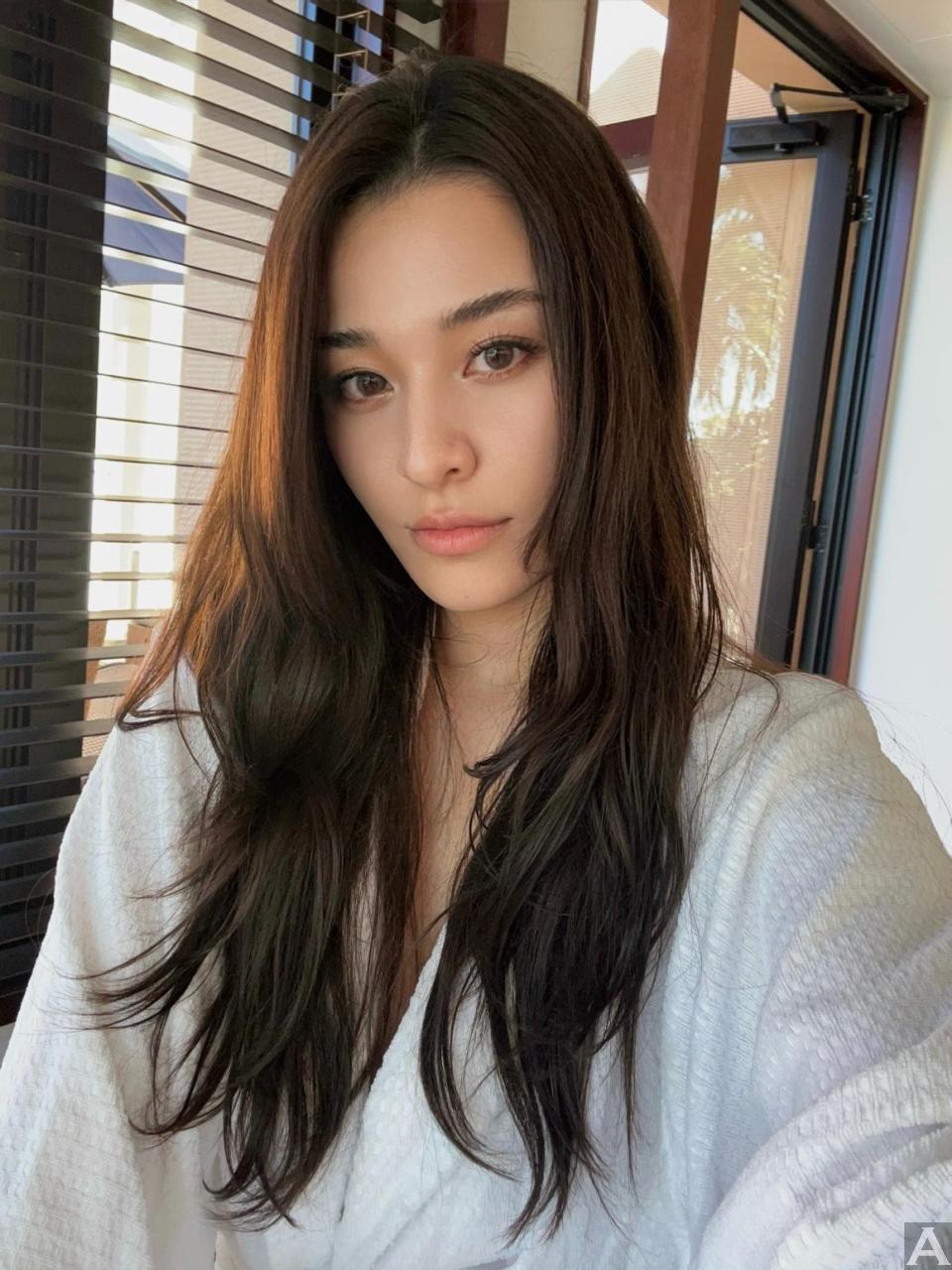 東京外国人モデル事務所アクアモデル所属のハーフモデルのレイナ