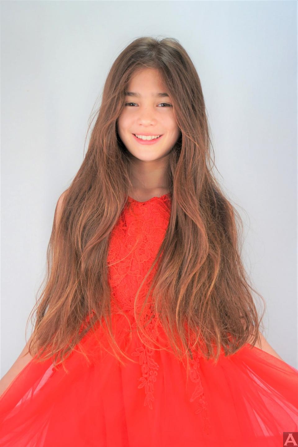 東京外国人モデル事務所アクアモデルの白人キッズモデルユキコ