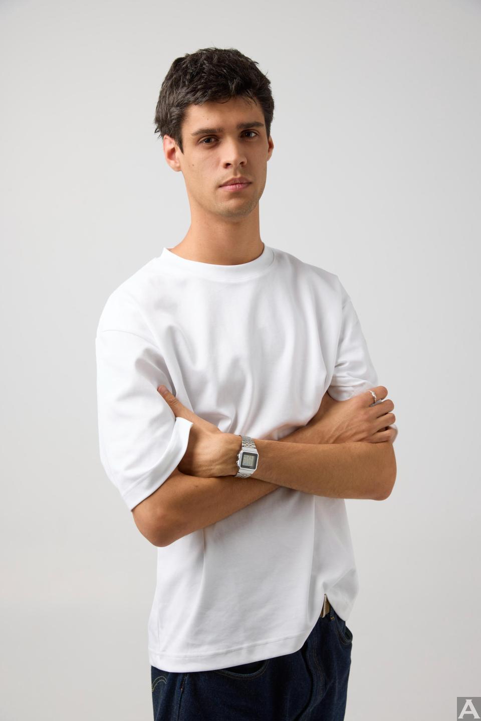 東京外国人モデル事務所アクアモデル所属の白人モデルのカイトア