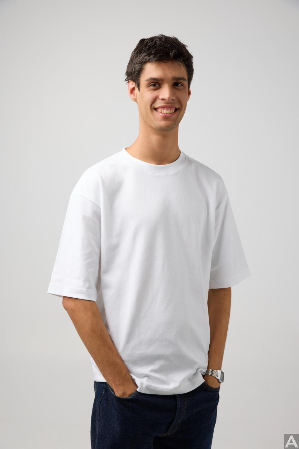 東京外国人モデル事務所アクアモデル所属の白人モデルのカイトア