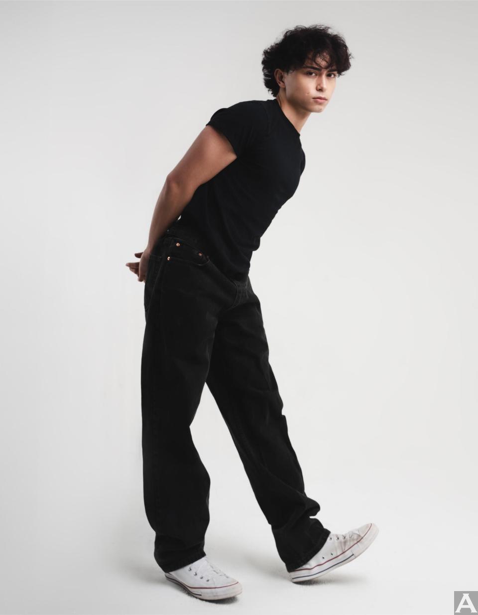 東京外国人モデル事務所アクアモデル所属のハーフモデルのクリスチャン