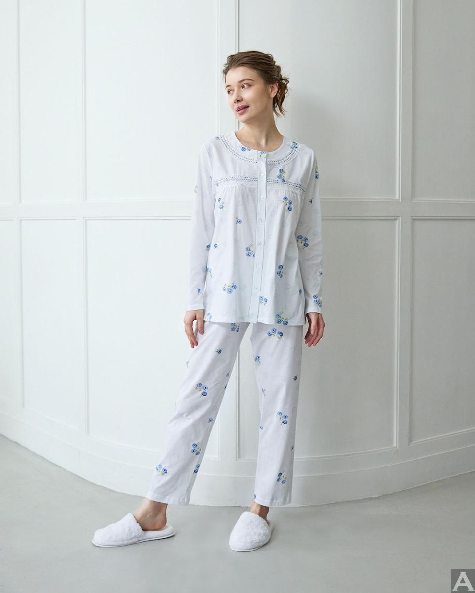 東京外国人モデル事務所アクアモデル所属の白人モデルのダイアナ