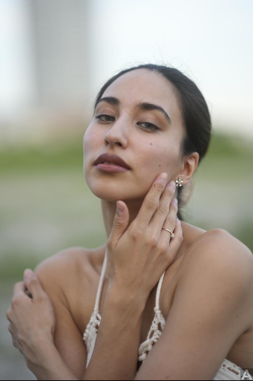 東京外国人モデル事務所アクアモデルの白人モデルバネサ