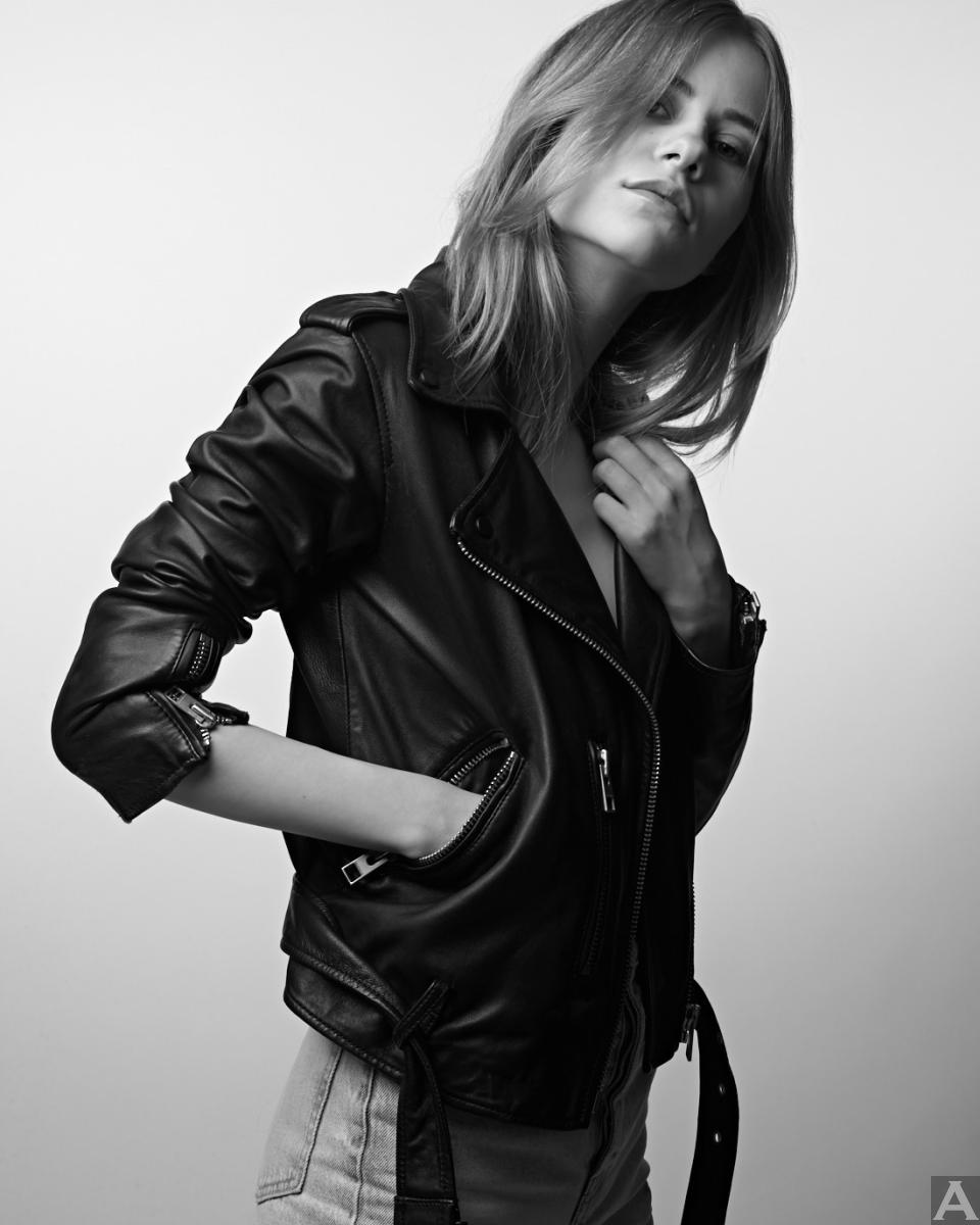 東京外国人モデルアクアモデルの白人モデルエレーナ