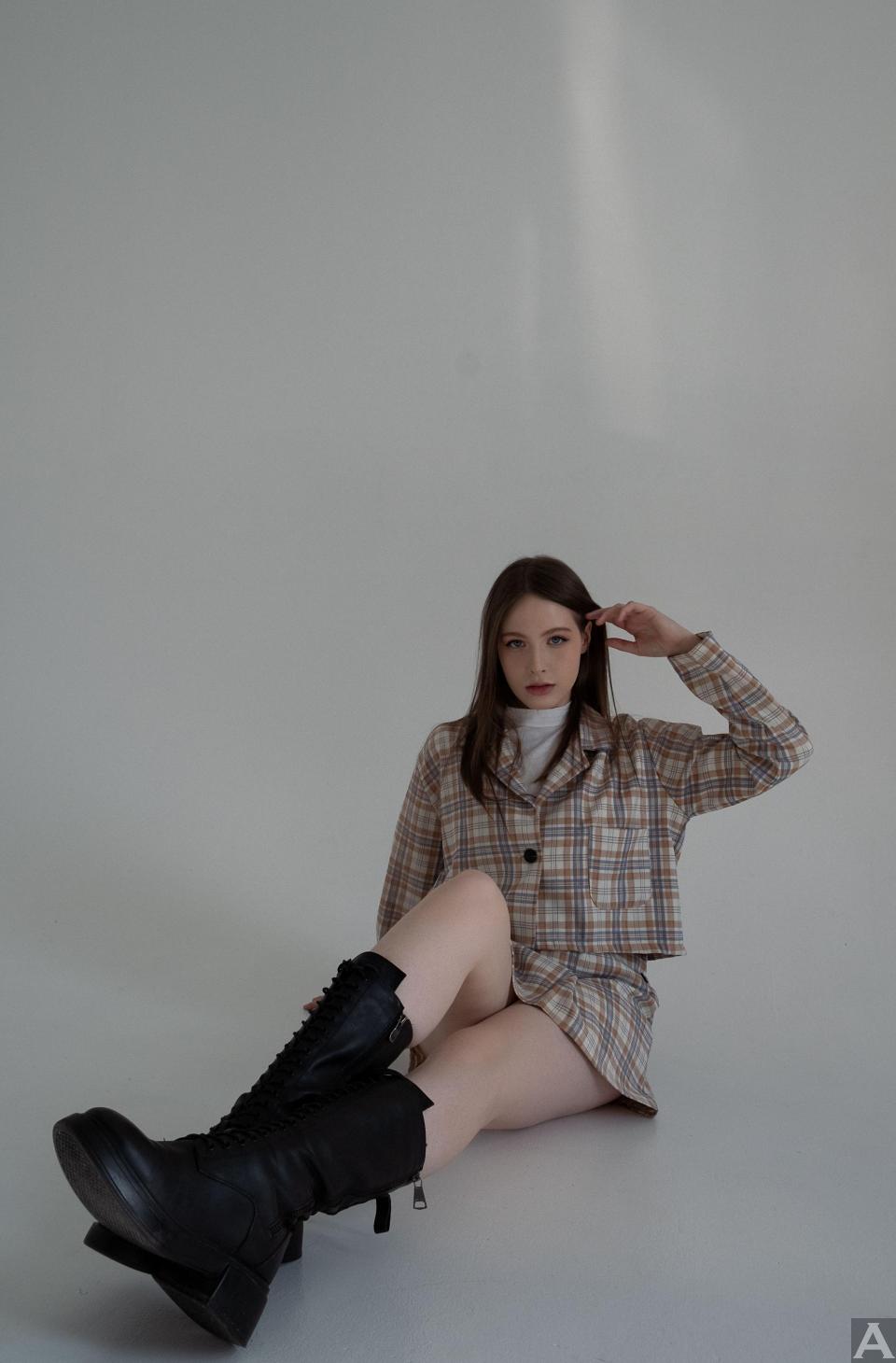 東京外国人モデル事務所アクアモデル所属の白人モデルのポミー