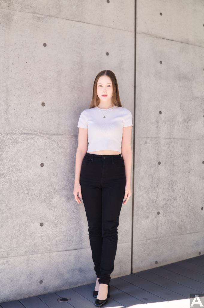 東京外国人モデル事務所アクアモデル所属の白人モデルのポミー