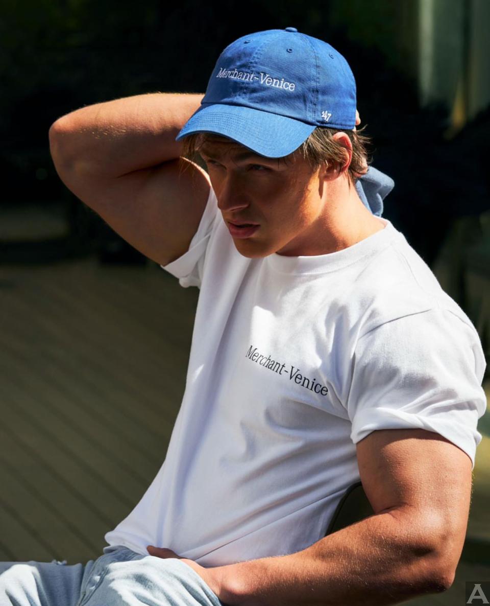 東京外国人モデル事務所アクアモデルの白人モデルレオン