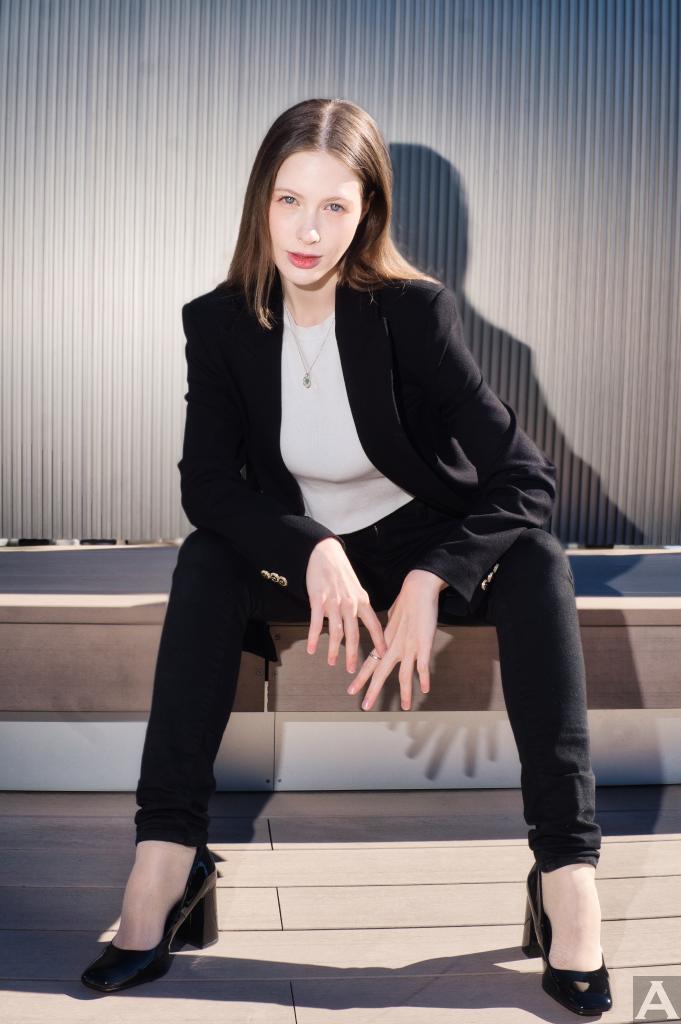 東京外国人モデル事務所アクアモデル所属の白人モデルのポミー