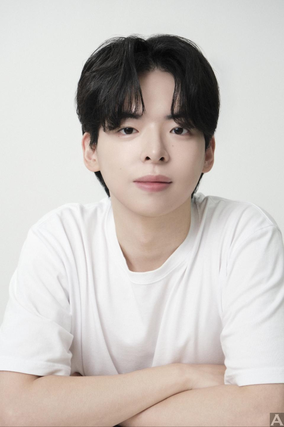 東京外国人モデル事務所アクアモデル所属のアジア人モデルのモデキル