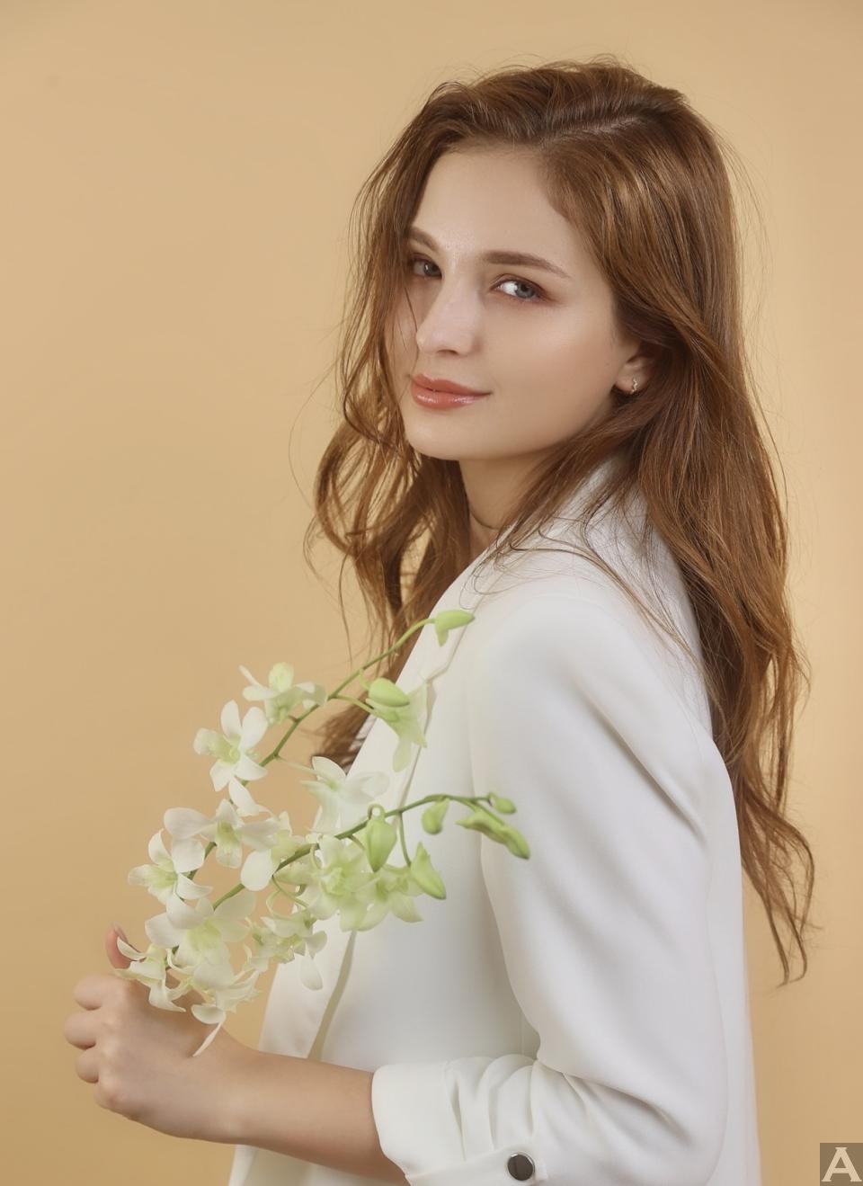 東京外国人モデル事務所アクアモデル所属の白人モデルのダイアナ