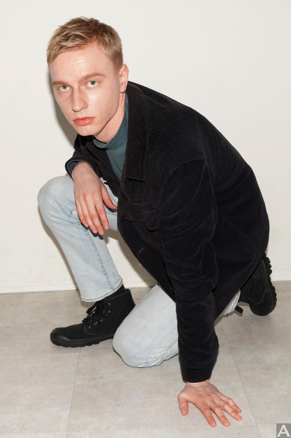 東京外国人モデル事務所アクアモデルの白人男性モデルミカエル