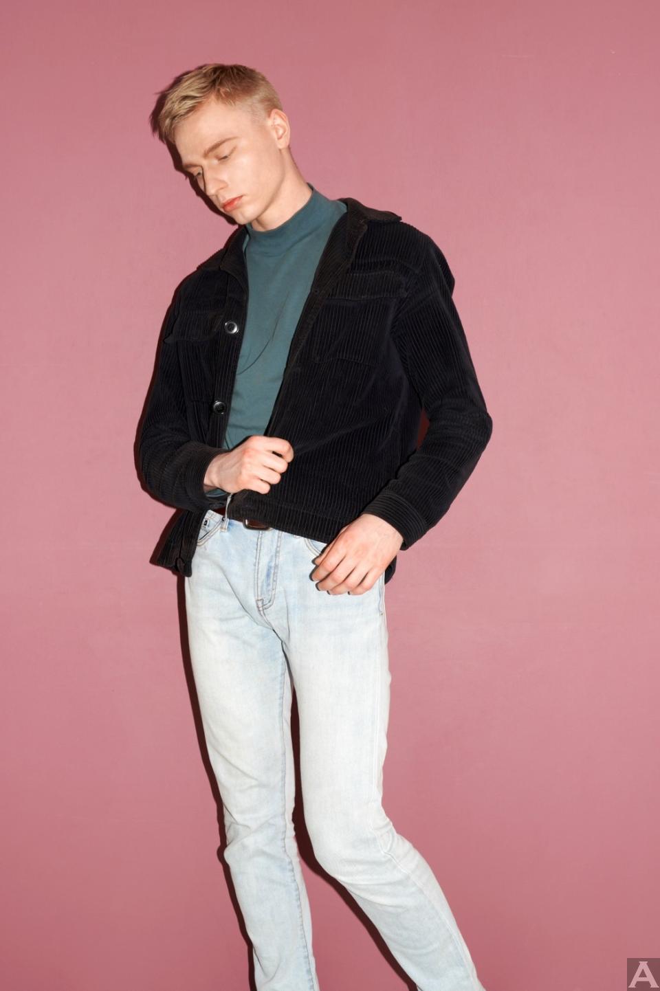 東京外国人モデル事務所アクアモデルの白人男性モデルミカエル