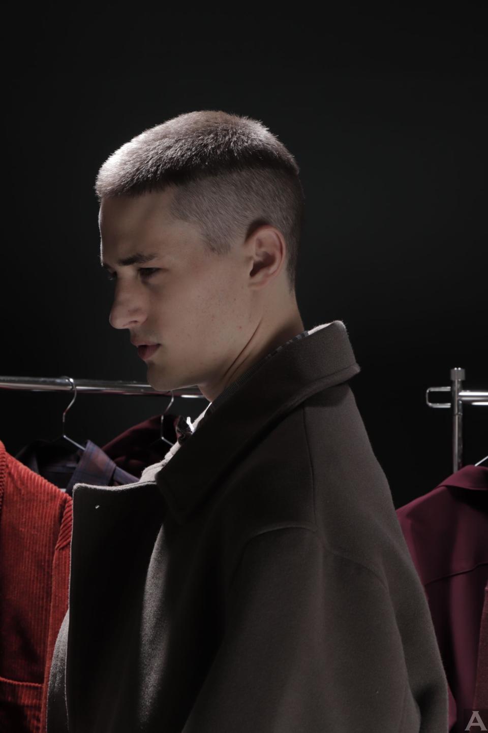 東京外国人モデル事務所アクアモデルの白人モデルポール