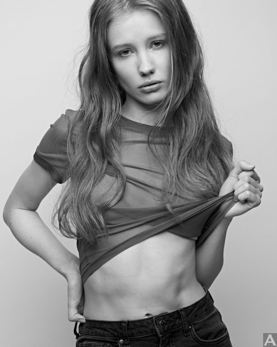 東京外国人モデル事務所アクアモデルの白人モデルアリーナ