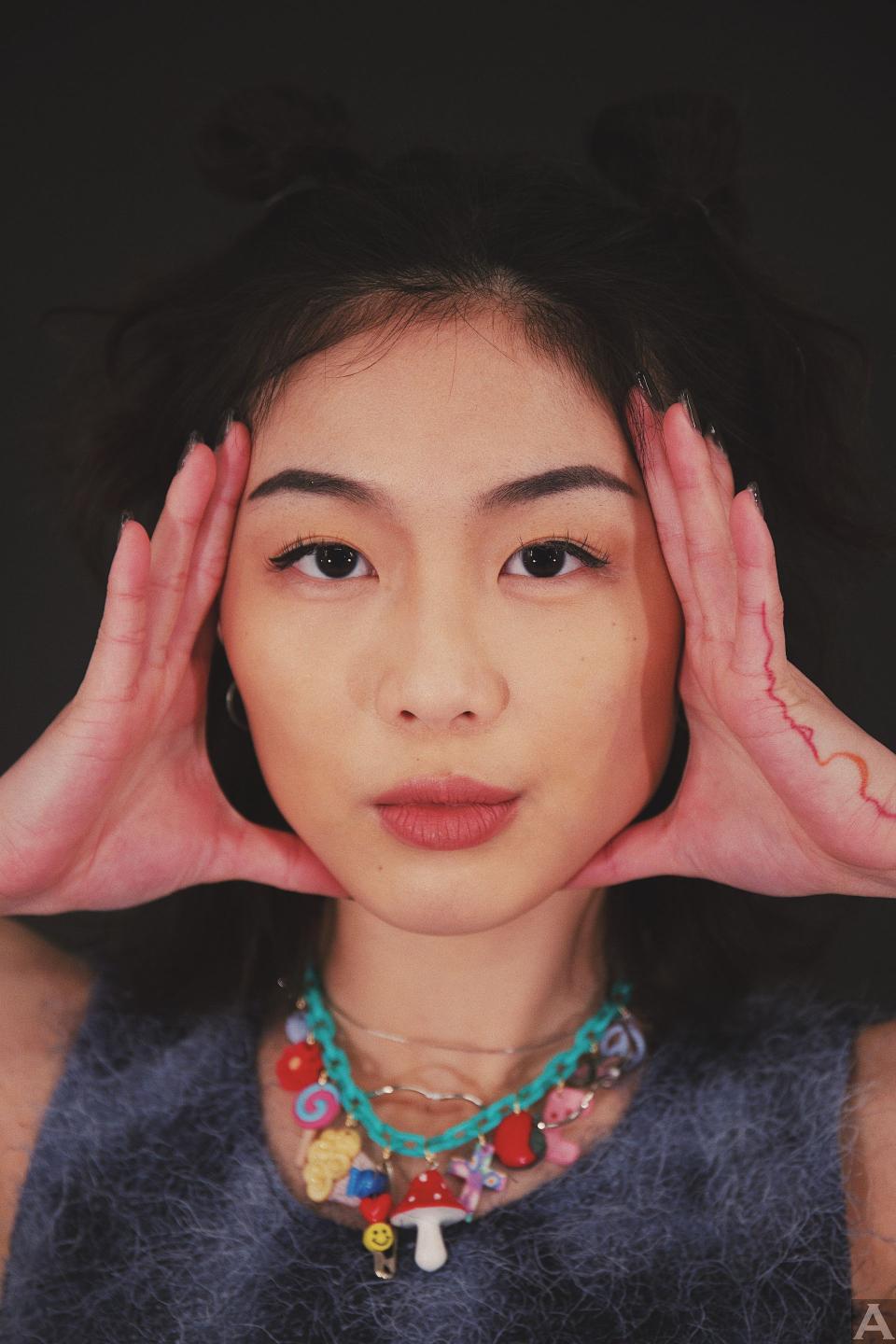 東京外国人モデル事務所アクアモデルのアジア人モデルブルー