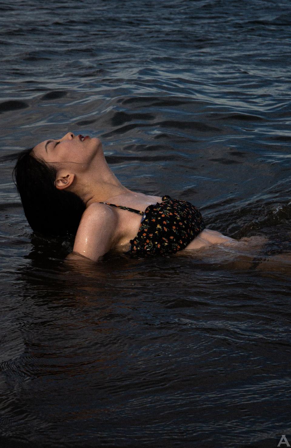 東京外国人モデル事務所アクアモデルのアジア人モデルブルー