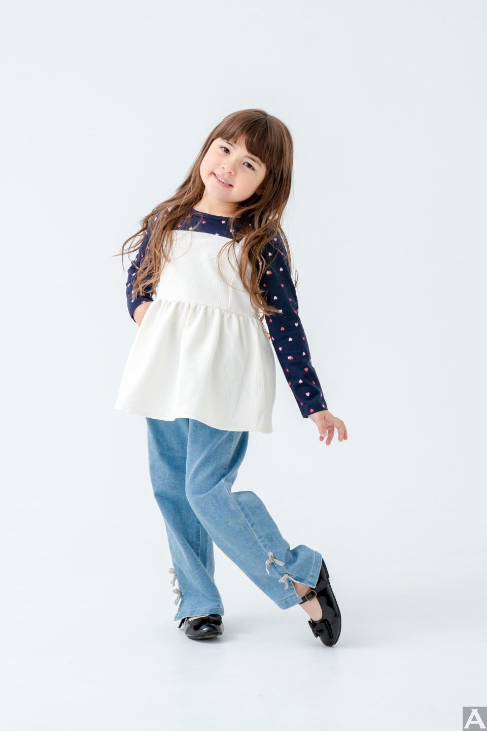 東京外国人モデル事務所アクアモデル所属のキッズモデルのエミリー