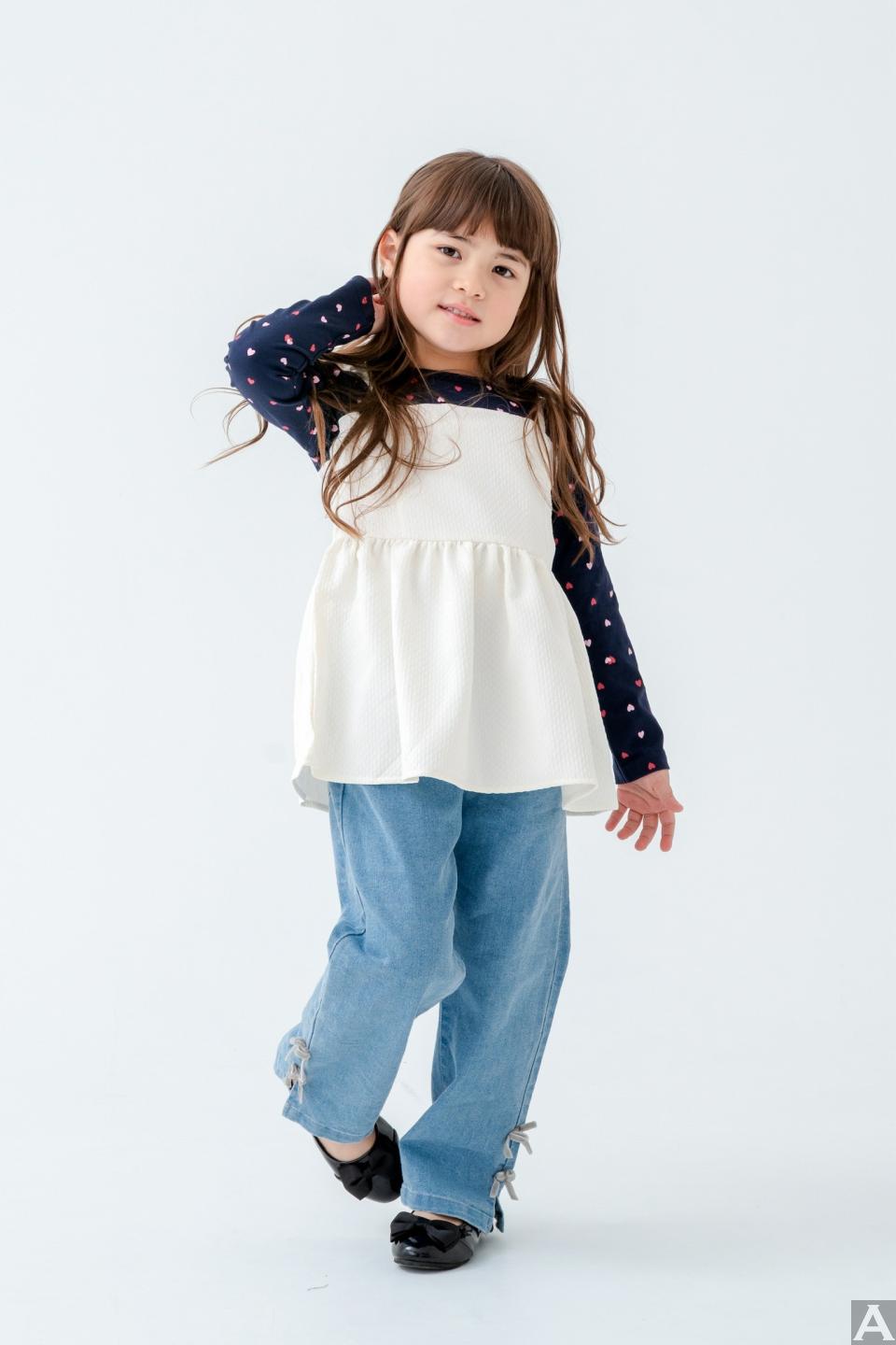 東京外国人モデル事務所アクアモデル所属のキッズモデルのエミリー