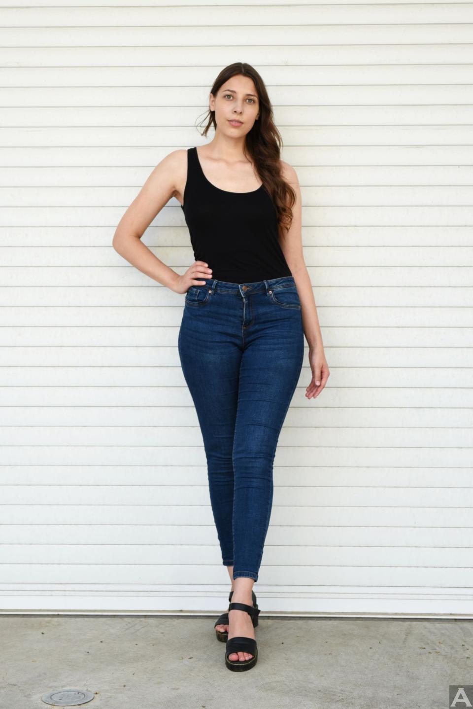 東京外国人モデル事務所アクアモデル所属白人モデルのエミリア