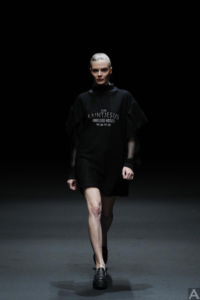 東京外国人モデル事務所アクアモデルの白人モデルソフィー