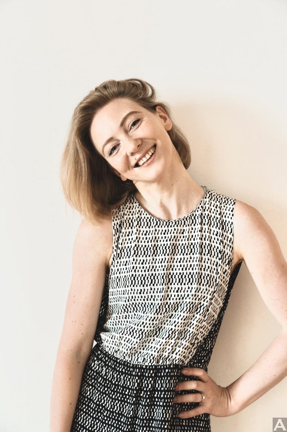 東京外国人モデル事務所アクアモデルの白人モデルレナ