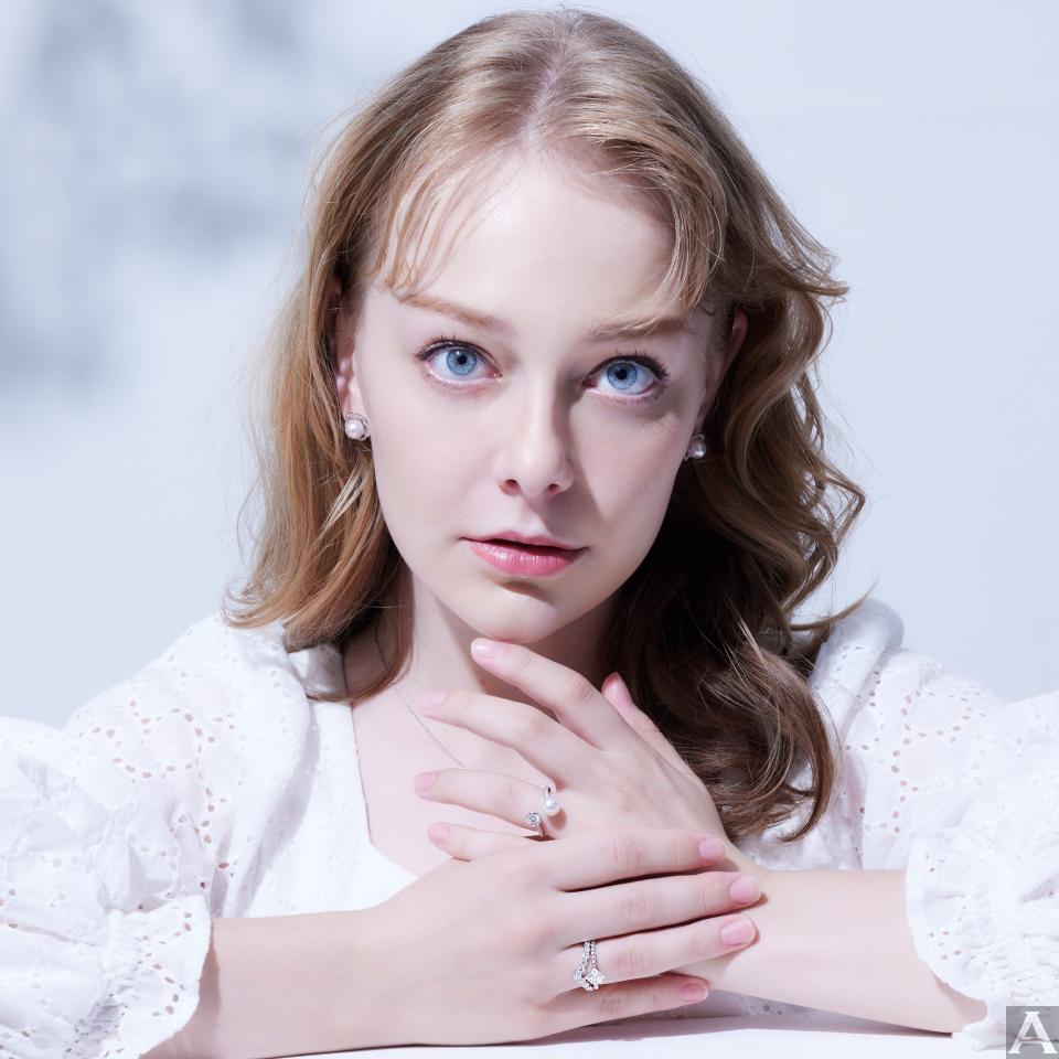 東京外国人モデル事務所アクアモデルの白人モデルキャサリン