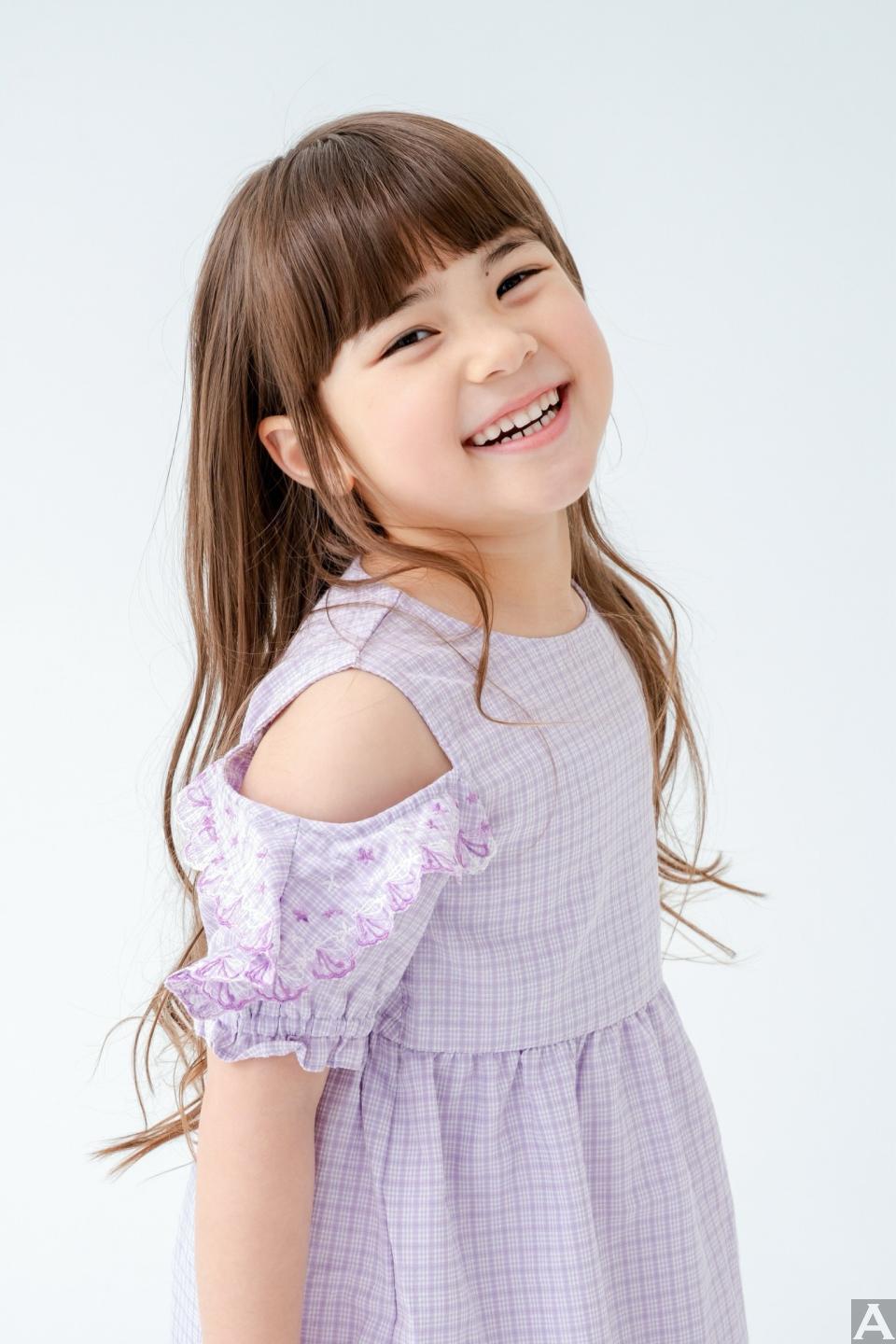 東京外国人モデル事務所アクアモデル所属のキッズモデルのエミリー