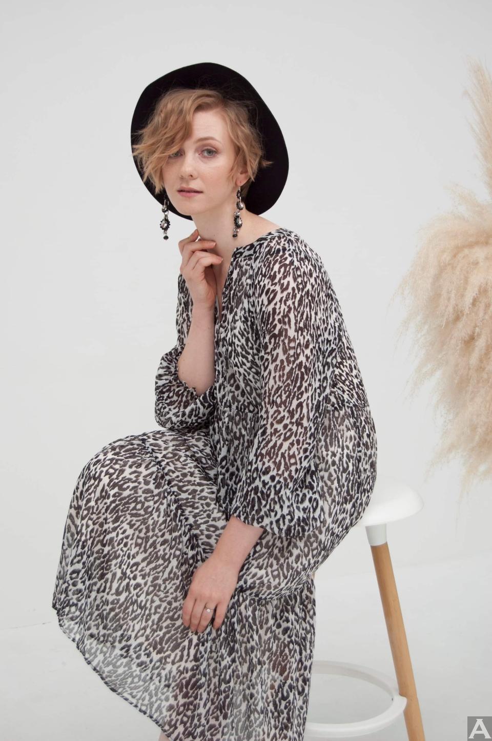 東京外国人モデル事務所アクアモデルの白人モデルレナ