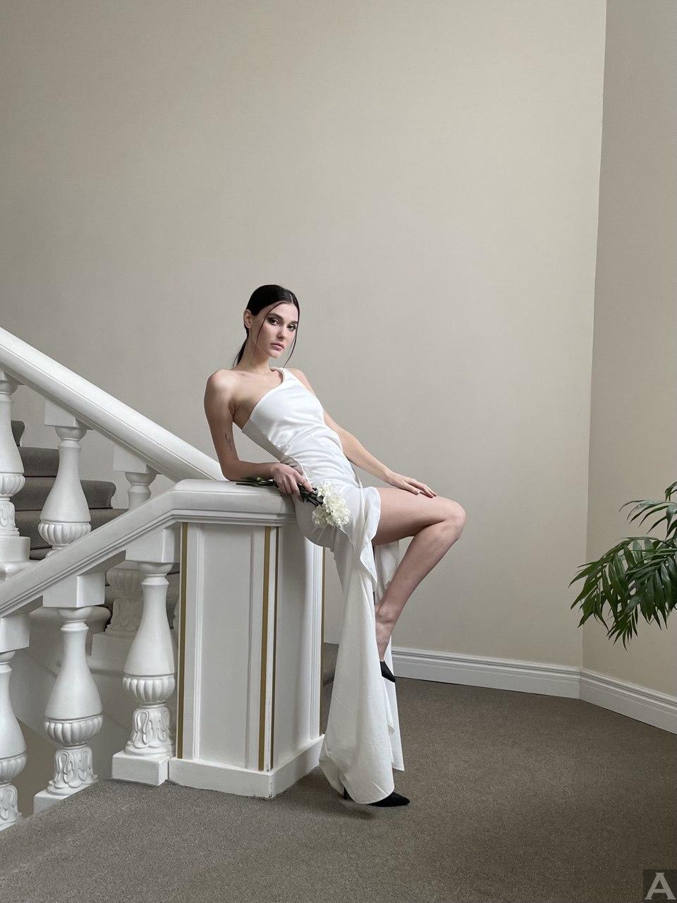 東京外国人モデル事務所アクアモデル所属の白人モデルのカリナ