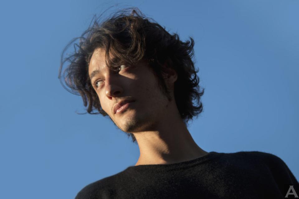 東京外国人モデル事務所アクアモデルの白人男性モデルニール