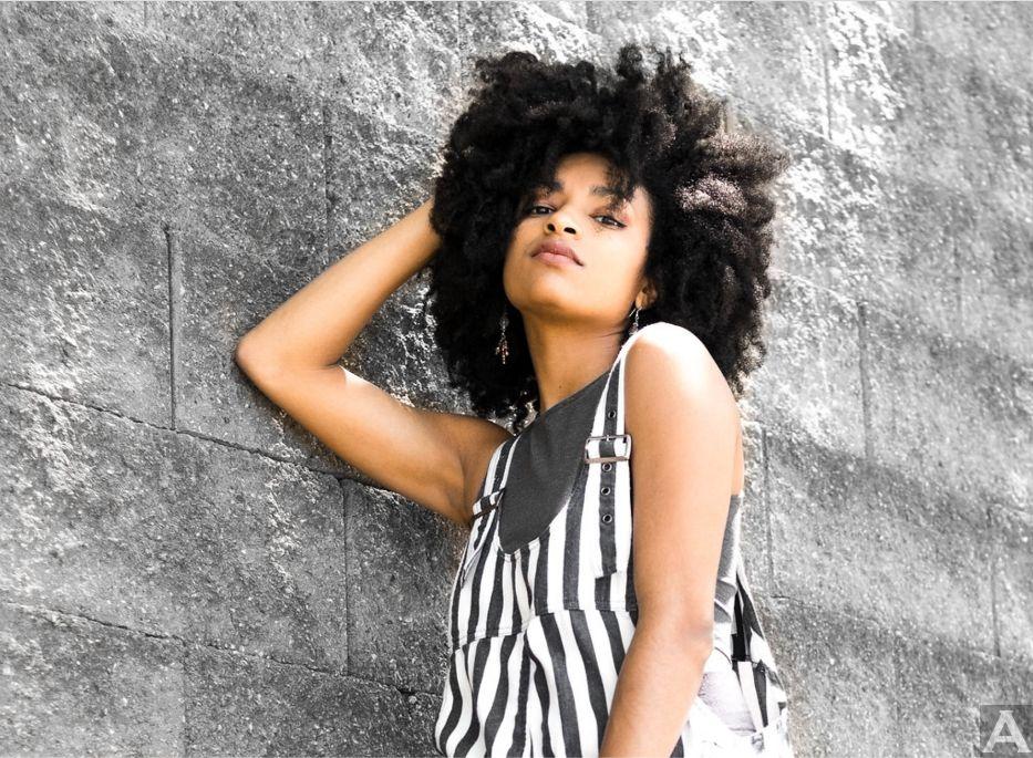 東京外国人モデル事務所アクアモデルの黒人モデルクロエ