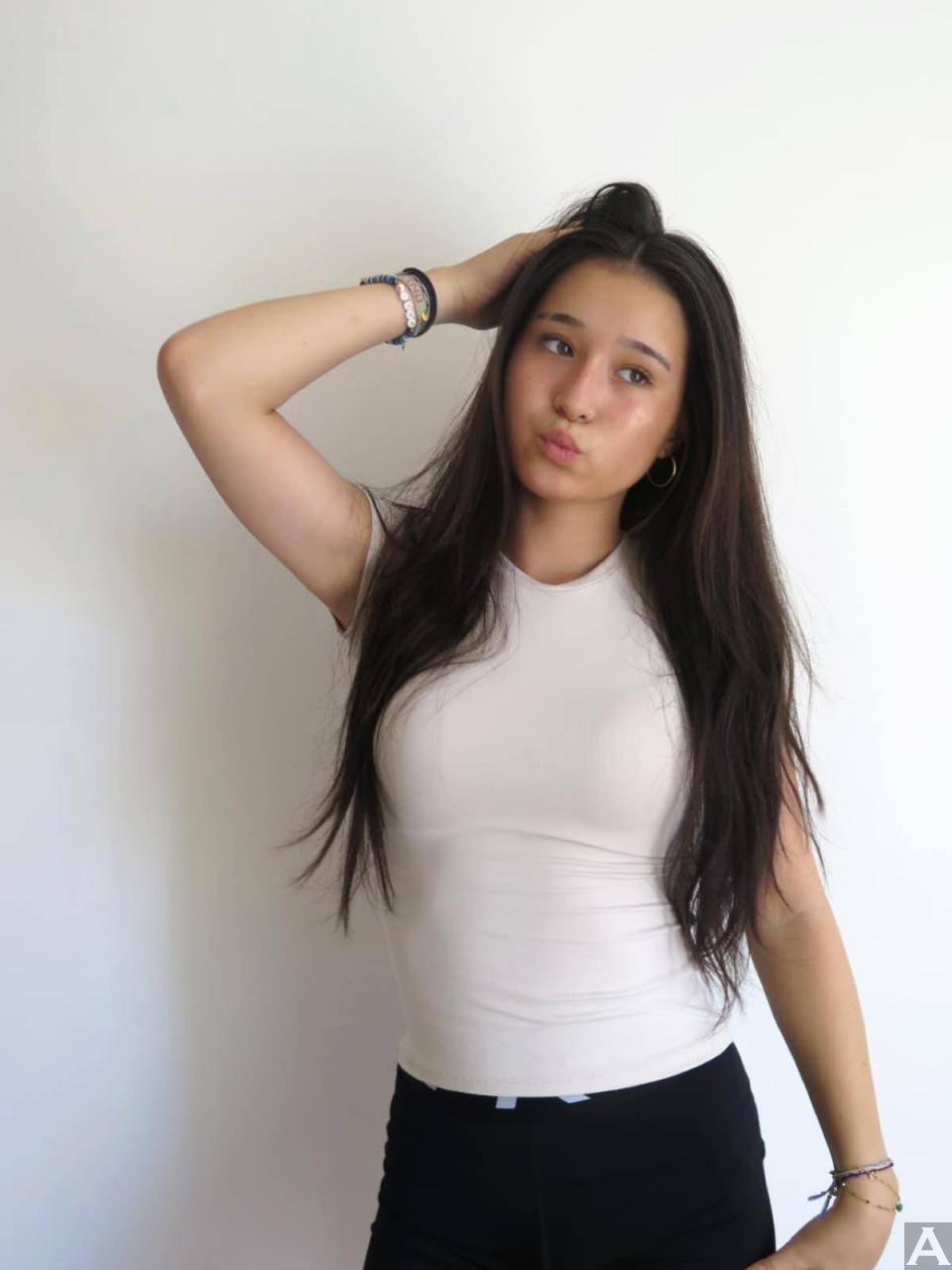 東京外国人モデル事務所アクアモデル所属のハーフのキヌ