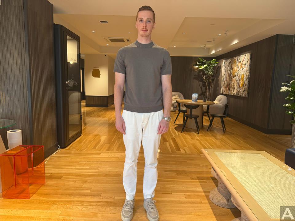 東京外国人モデル事務所アクアモデル所属の白人モデルのバレンタイン