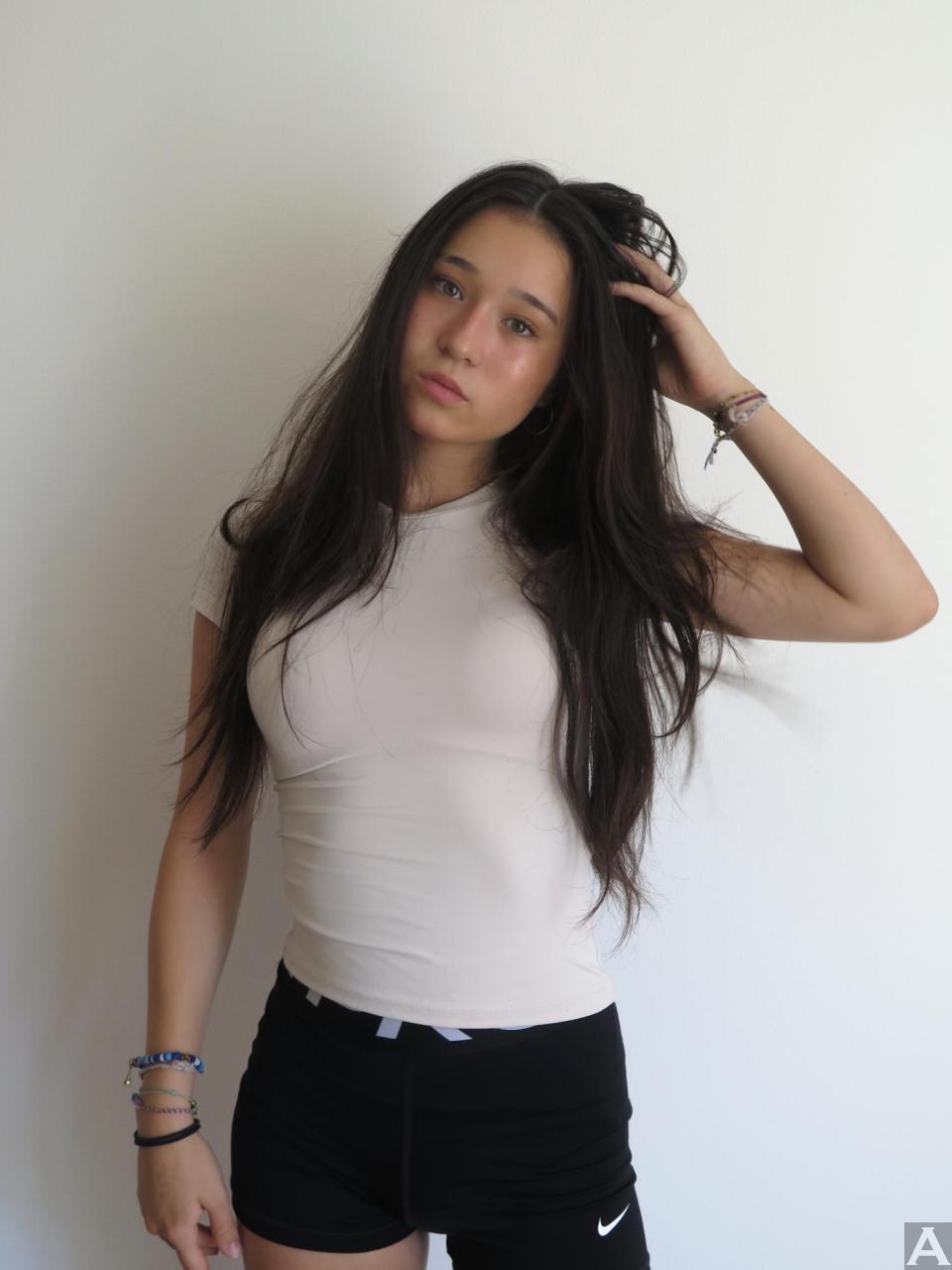 東京外国人モデル事務所アクアモデル所属のハーフのキヌ