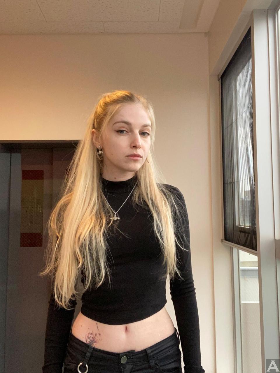 東京外国人モデル事務所アクアモデル所属の白人モデルのビキ