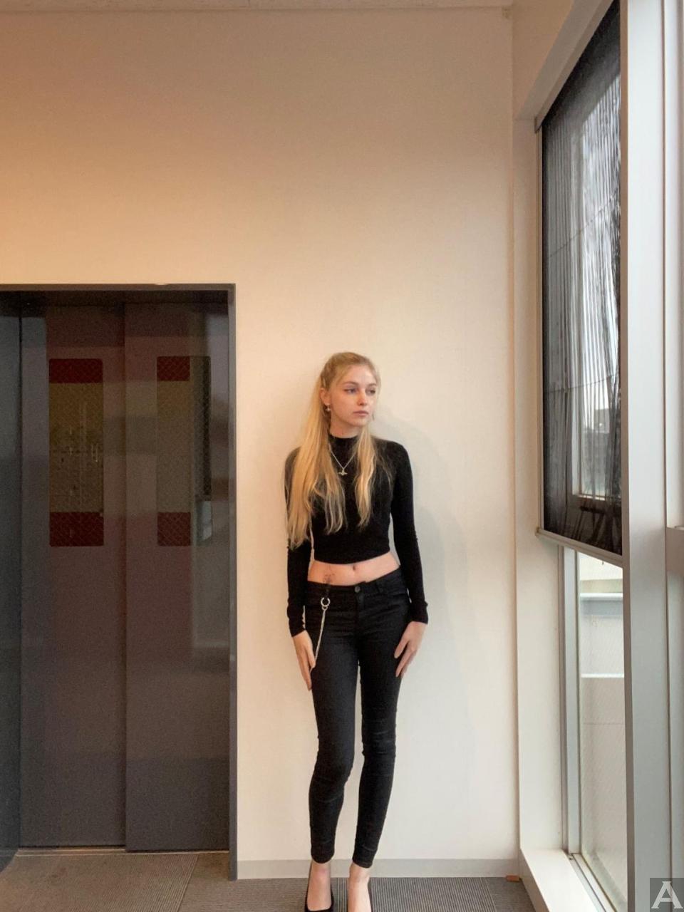 東京外国人モデル事務所アクアモデル所属の白人モデルのビキ