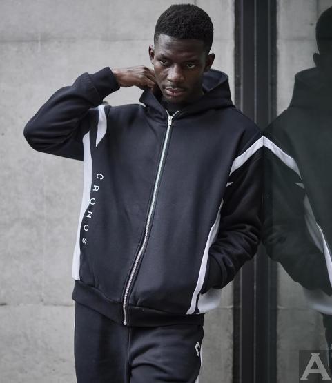 東京外国人モデル事務所アクアモデル所属の黒人モデルのパパ