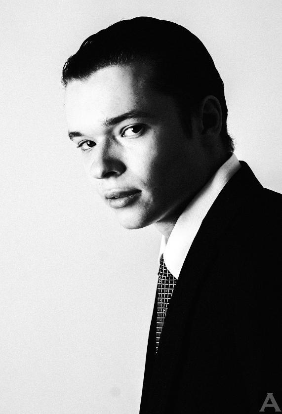 東京外国人モデル事務所アクアモデル所属の白人モデルのミカエル