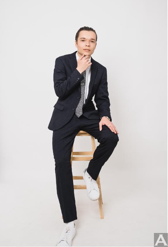 東京外国人モデル事務所アクアモデル所属の白人モデルのミカエル