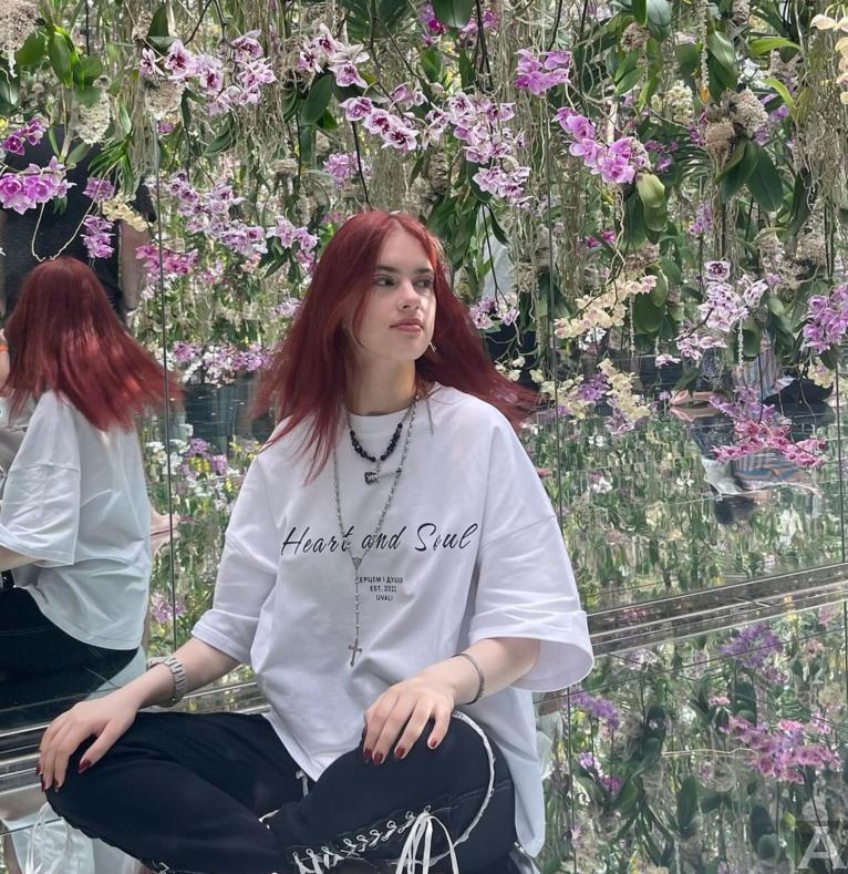 東京外国人モデル事務所アクアモデル所属の白人モデルのアリエル