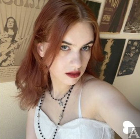 東京外国人モデル事務所アクアモデル所属の白人モデルのアリエル