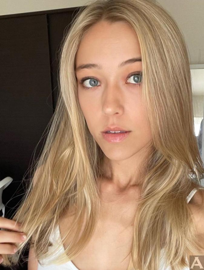 東京外国人モデル事務所アクアモデル所属の白人モデルのペイジー