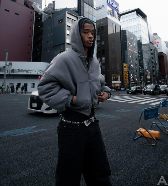 東京外国人モデル事務所アクアモデル所属のハーフモデルのジュエルズ