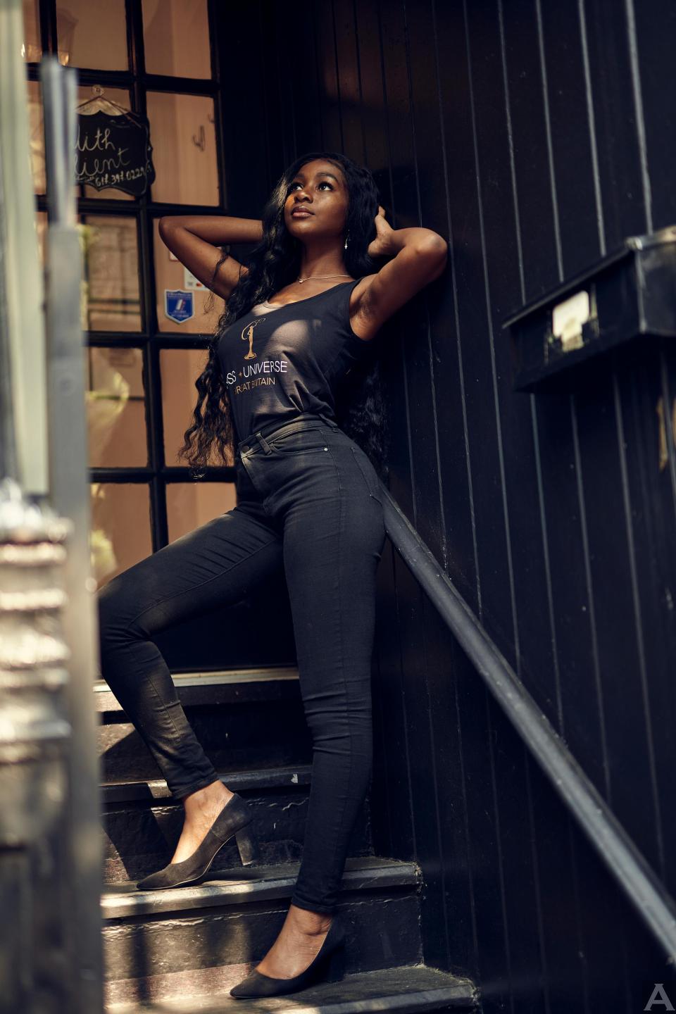 東京外国人モデル事務所アクアモデル所属の黒人モデルのミミ