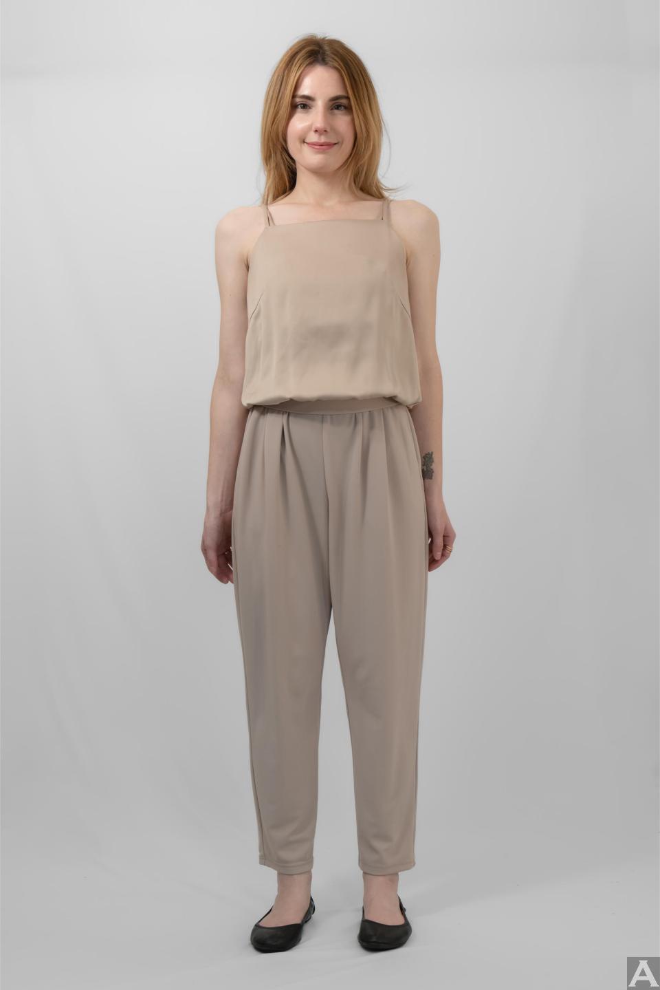 東京外国人モデル事務所アクアモデル所属の白人モデルのアリサ